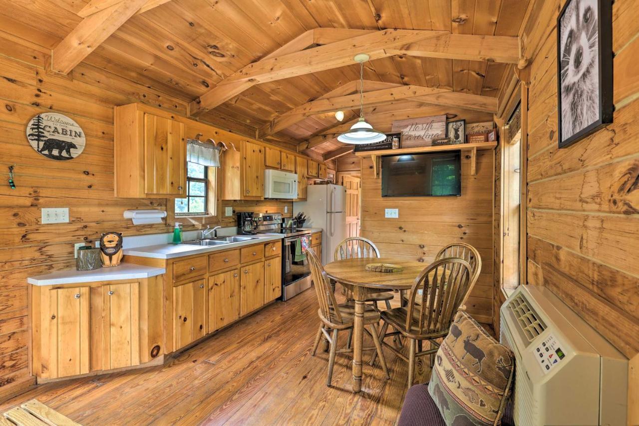 Quaint Log Cabin With Views Near West Jefferson Warrensville エクステリア 写真