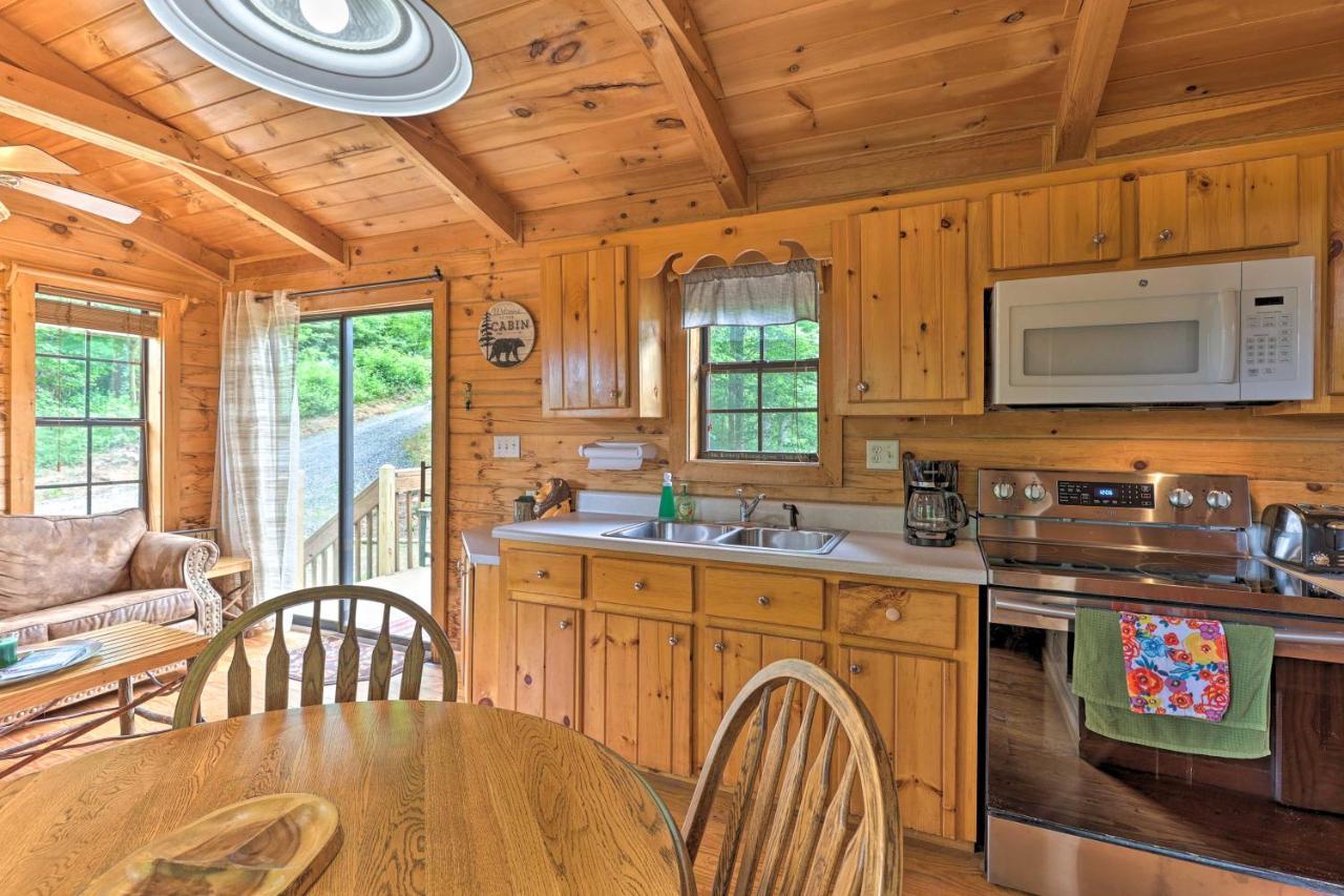 Quaint Log Cabin With Views Near West Jefferson Warrensville エクステリア 写真