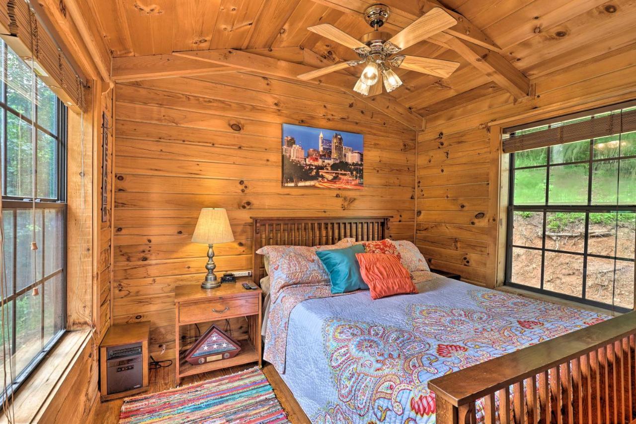 Quaint Log Cabin With Views Near West Jefferson Warrensville エクステリア 写真