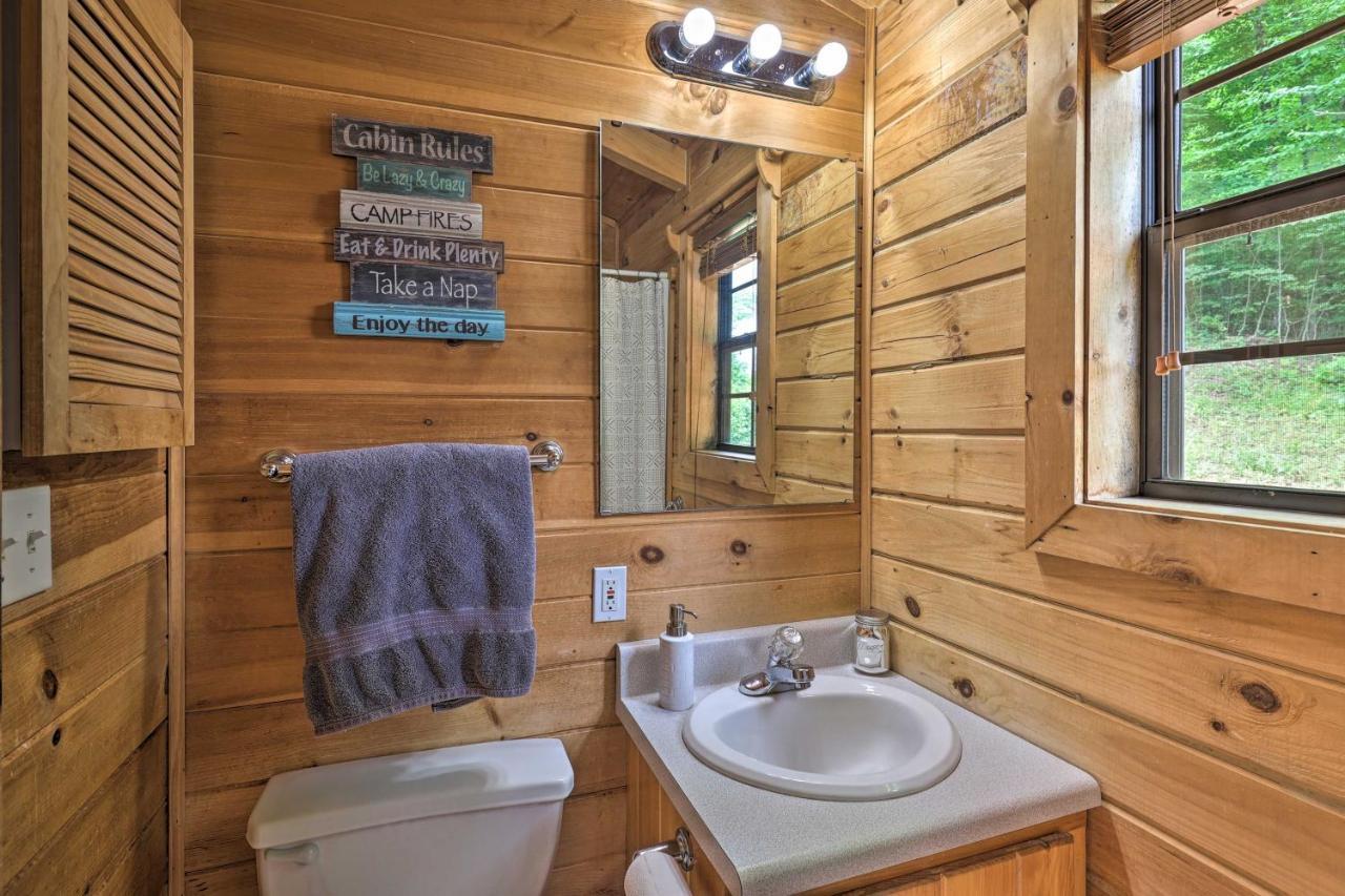 Quaint Log Cabin With Views Near West Jefferson Warrensville エクステリア 写真