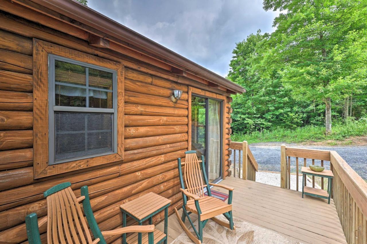 Quaint Log Cabin With Views Near West Jefferson Warrensville エクステリア 写真